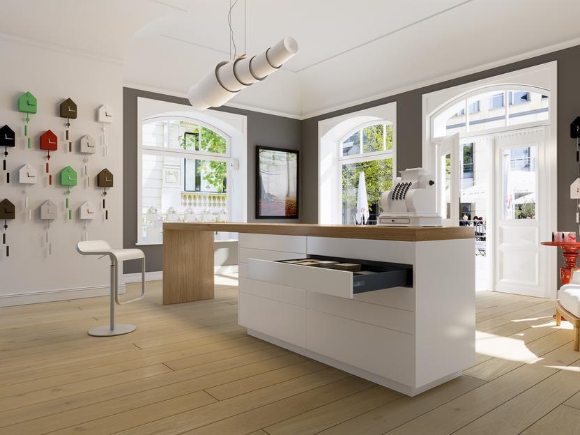 Offene Esszimmergestaltung mit Küchentresen Offene Esszimmergestaltung mit Küchentresen, weiß lackiert und naturbelassenes Holz in Kombination mit Schubladen.